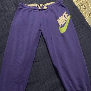 Cropped Nike sweat pants